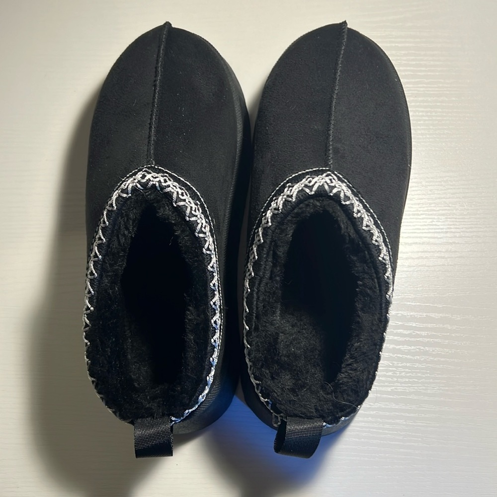 Unbranded indoor/outdoor slippers